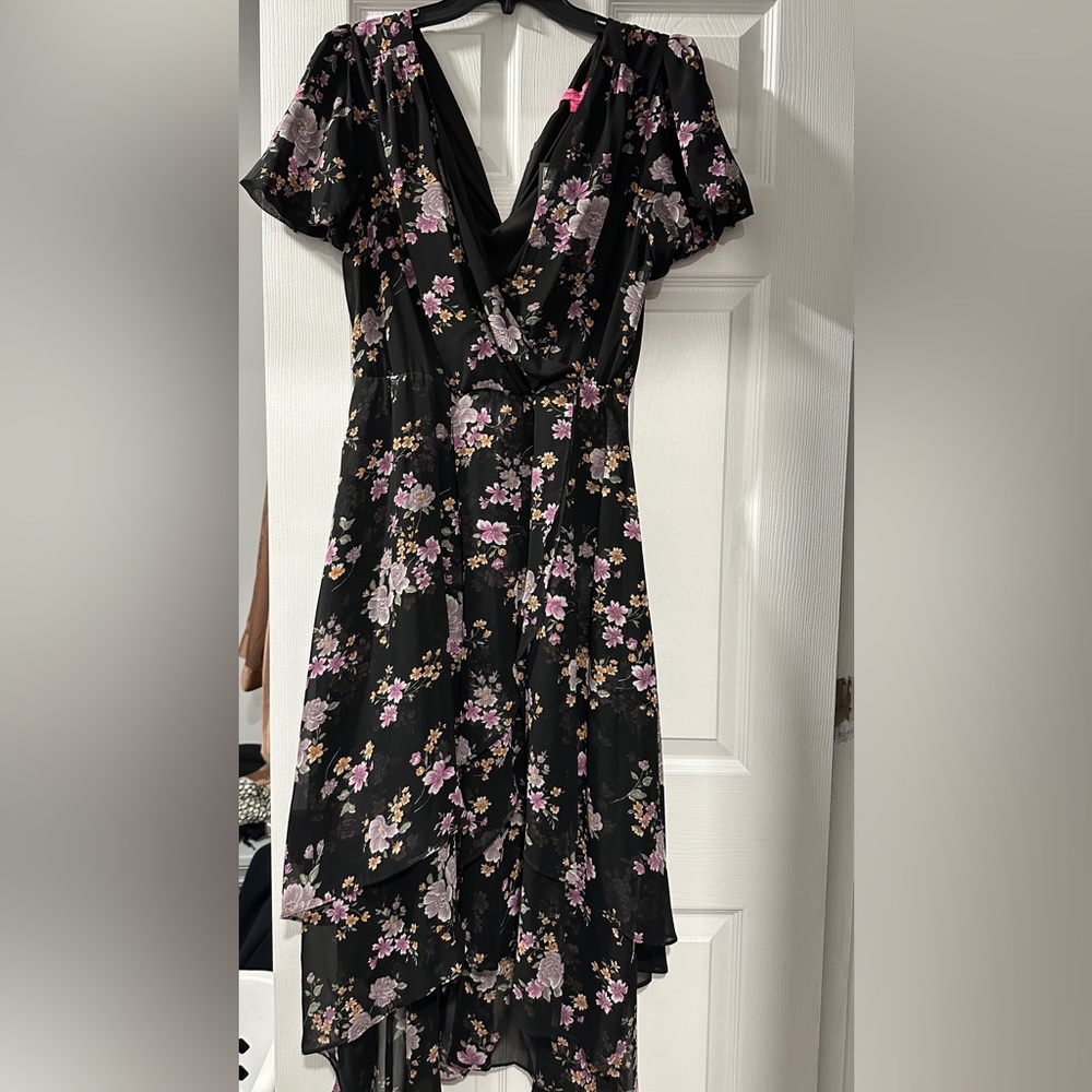 Brand New w/ tags Betsy Johnson midi dress. Size 10